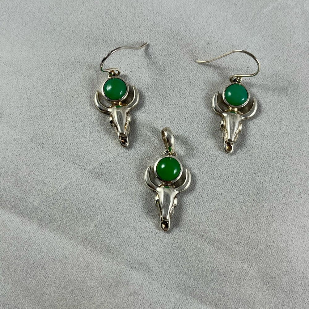 NEW Sterling silver and chrysoprase buffalo pendant and earrings set